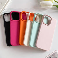 Capa de silicone aveludada para iPhone